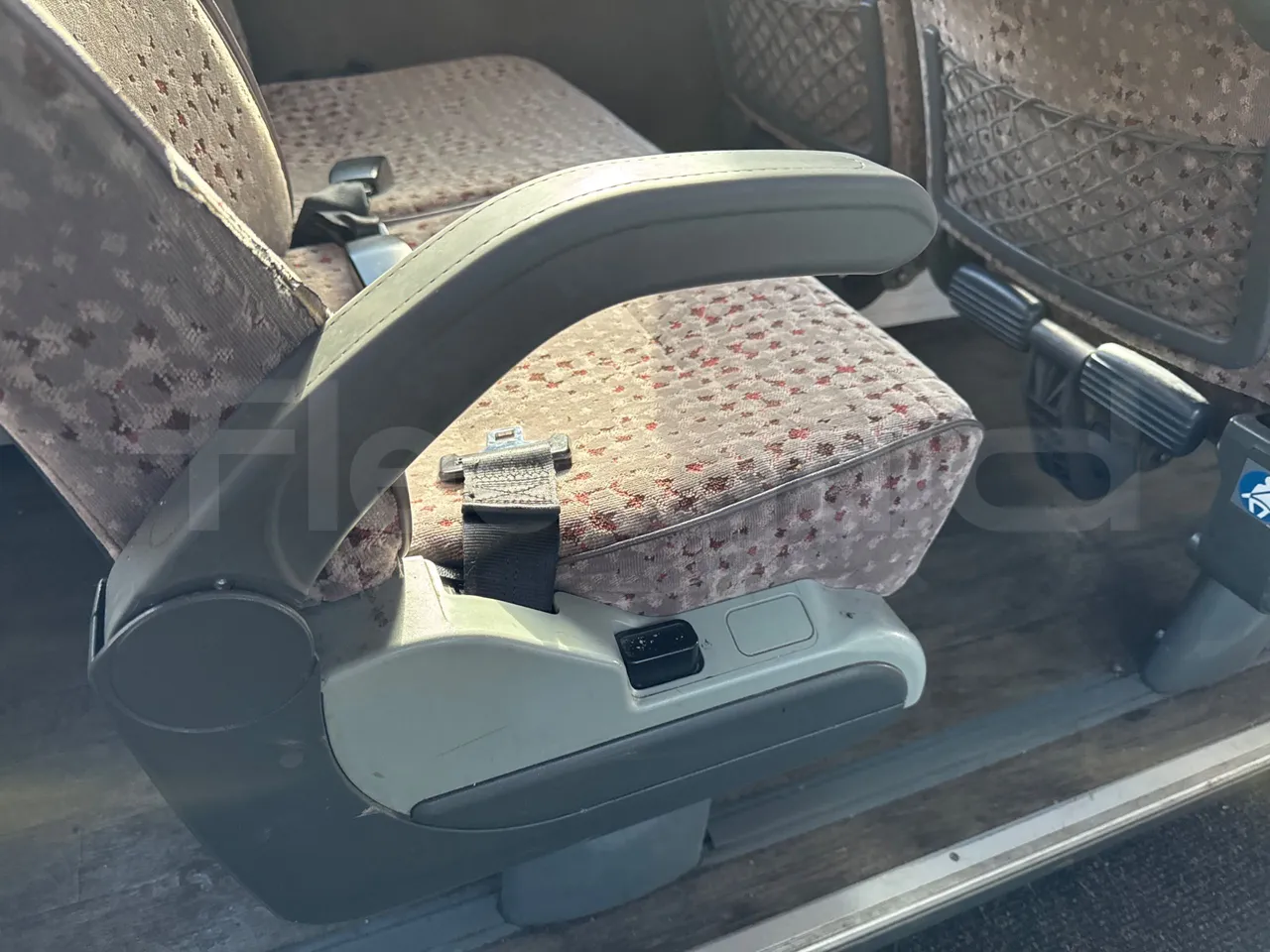 Van Hool Alicron T916 - EUR5 - 266kW -13m - armrest detail photo