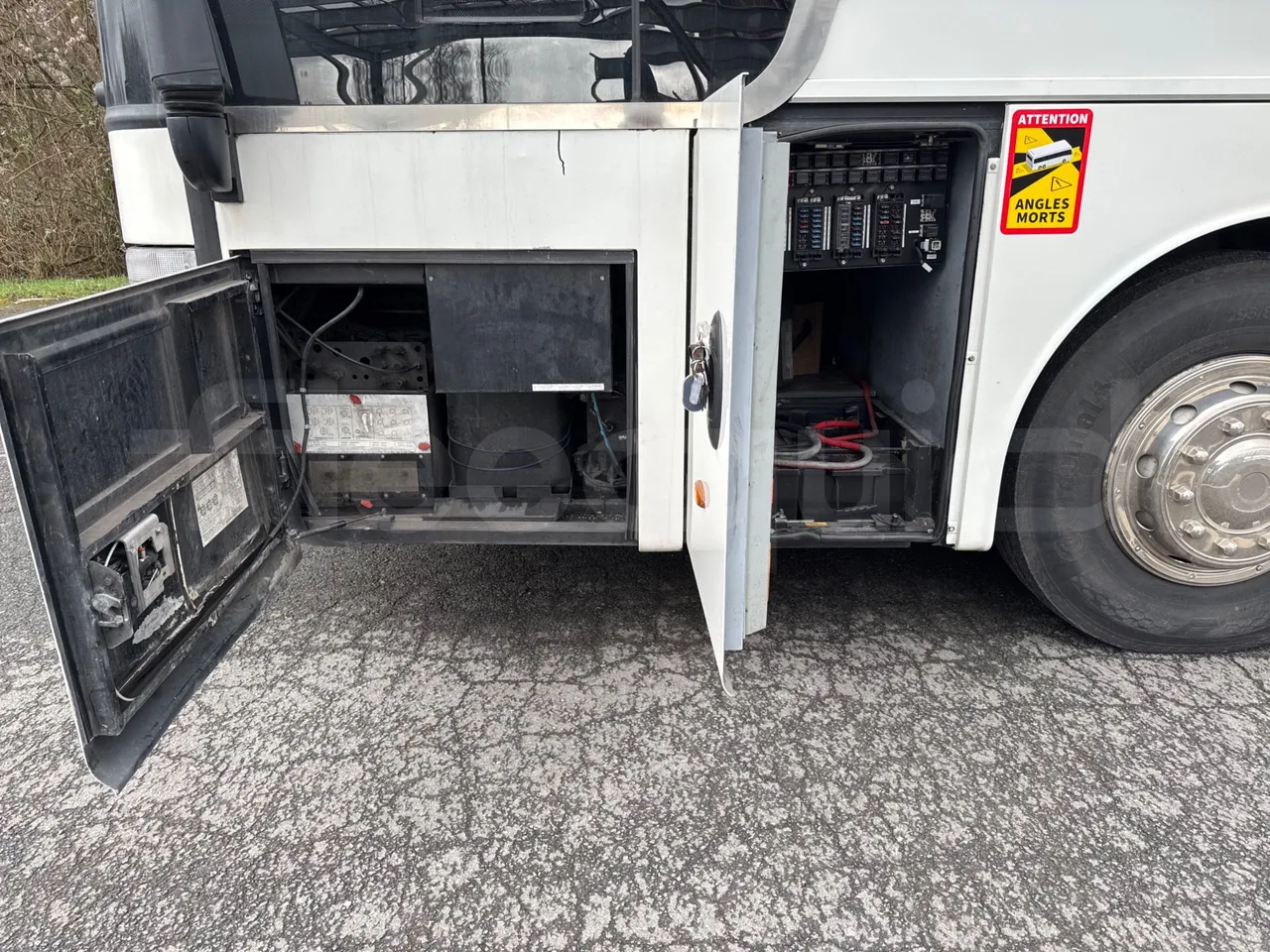 Van Hool Alicron T916 - EUR5 - 266kW -13m - external compartments photo