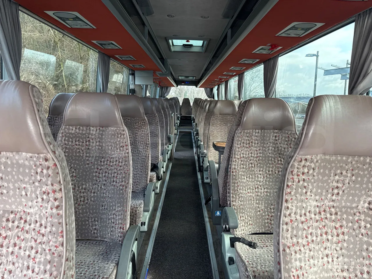 Van Hool Alicron T916 - EUR5 - 266kW -13m - reverse view middle aisle