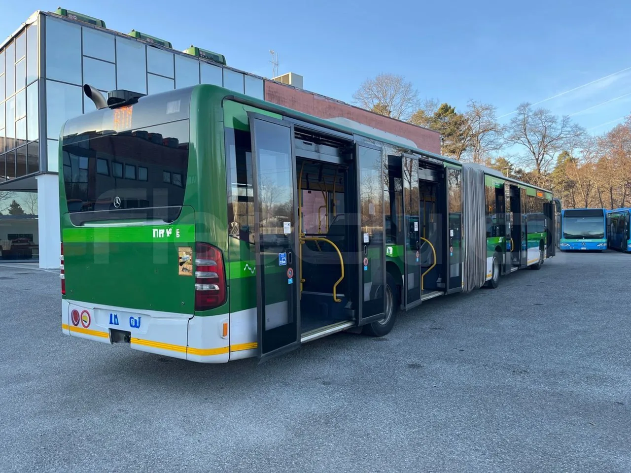 Mercedes-Benz O 530 G- 3P - Euro5 - 260kW - 17.940mt - 3/4 right rear doors open