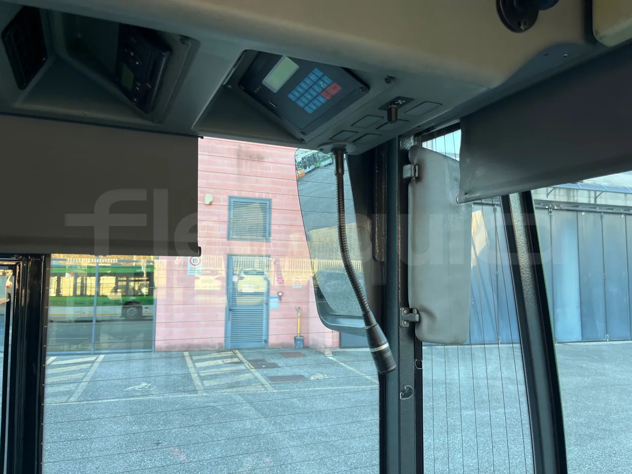 Mercedes-Benz O 530 G- 3P - Euro5 - 260kW - 17.940mt - driver microphone accessories photo