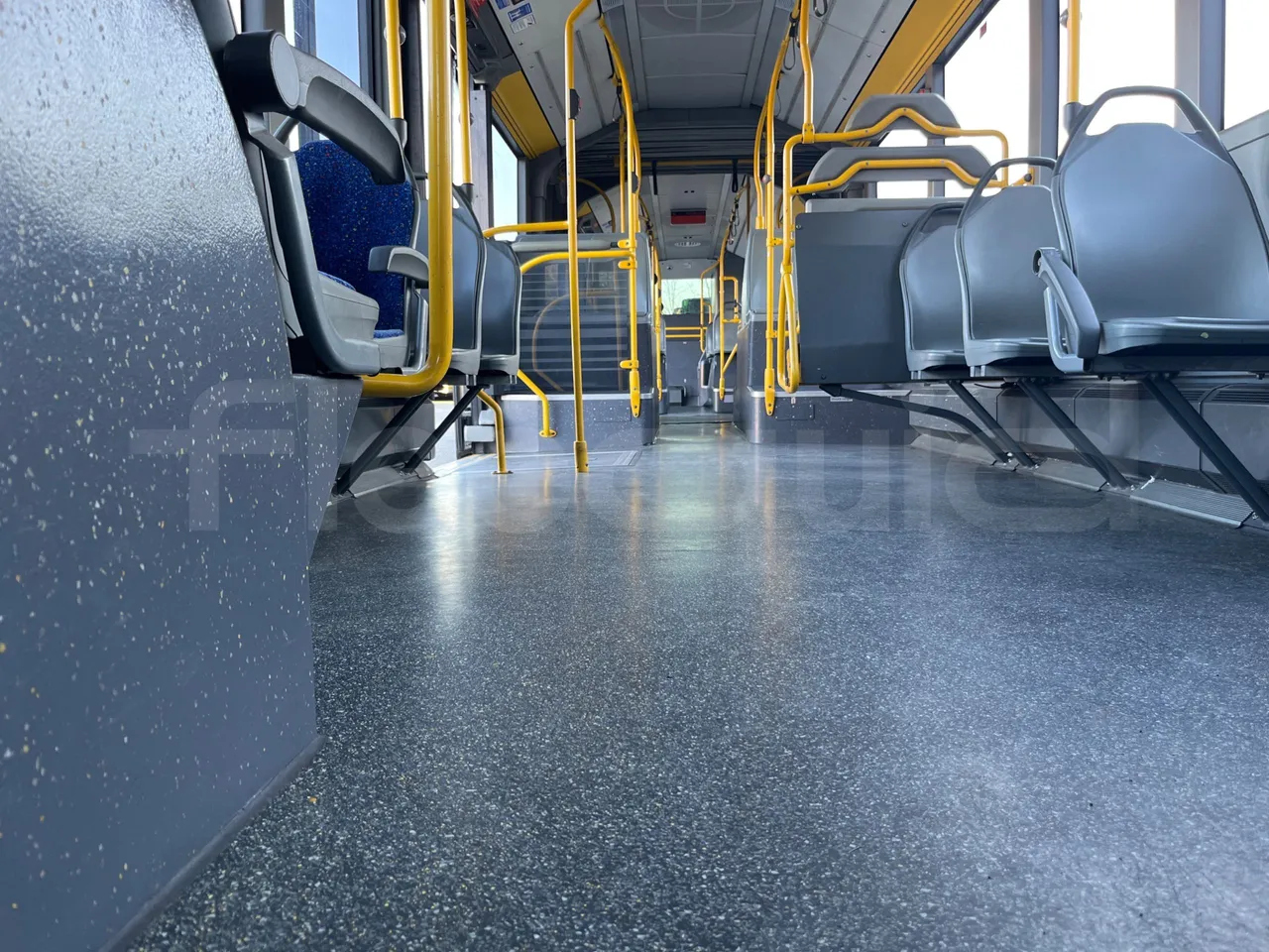 Mercedes-Benz O 530 G- 3P - Euro5 - 260kW - 17.940mt - seat brackets photo