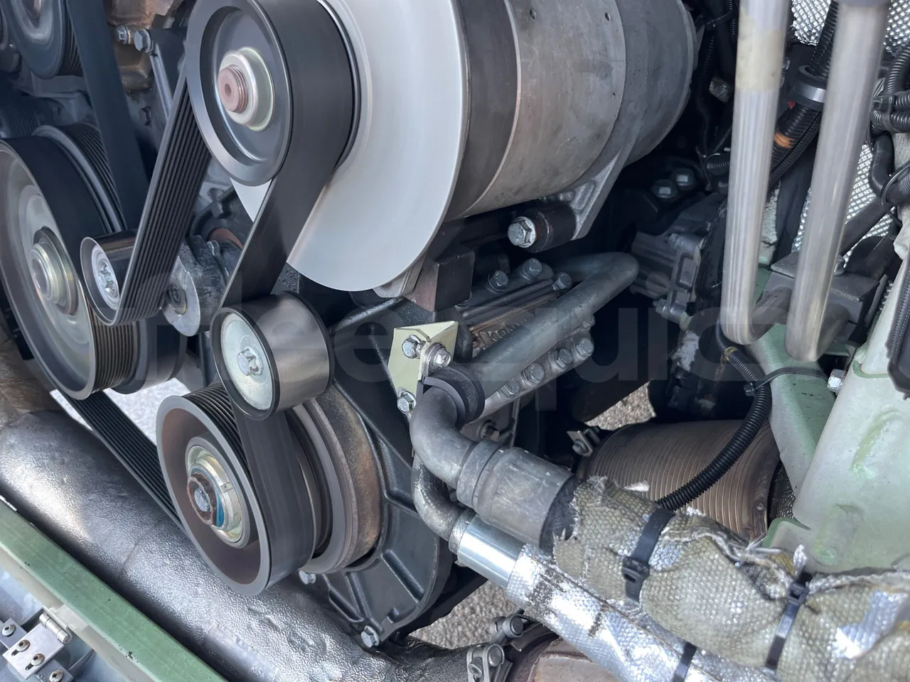 Mercedes-Benz O 530 G- 3P - Euro5 - 260kW - 17.940mt - air conditioning compressor