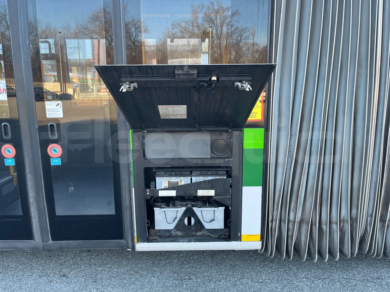 Mercedes-Benz O 530 G- 3P - Euro5 - 260kW - 17.940mt - external compartments photo