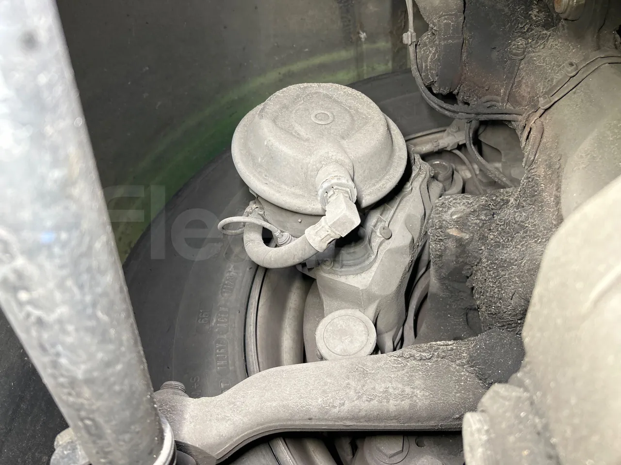 Mercedes-Benz O 530 G- 3P - Euro5 - 260kW - 17.940mt - front brake calipers right