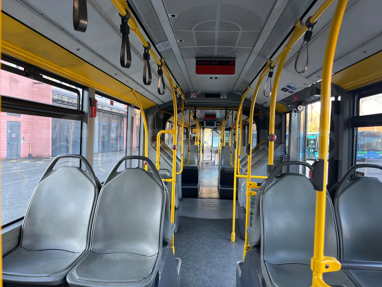 Mercedes-Benz O 530 G- 3P - Euro5 - 260kW - 17.940mt - forward view all seats last row height