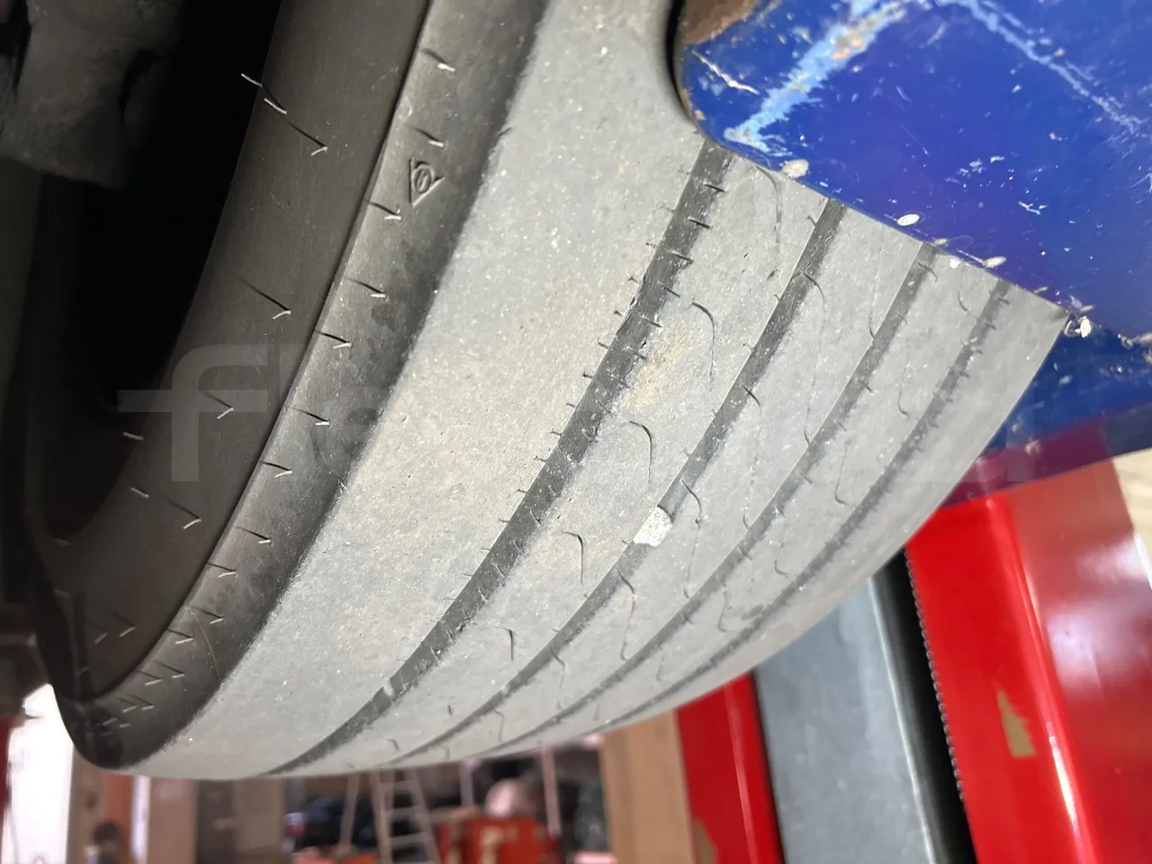 Mercedes-Benz O 530 G- 3P - Euro5 - 260kW - 17.940mt - tread condition front tires left