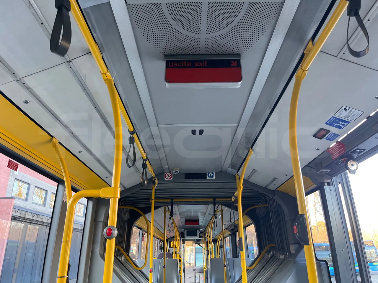 Mercedes-Benz O 530 G- 3P - Euro5 - 260kW - 17.940mt - overhead compartments photo