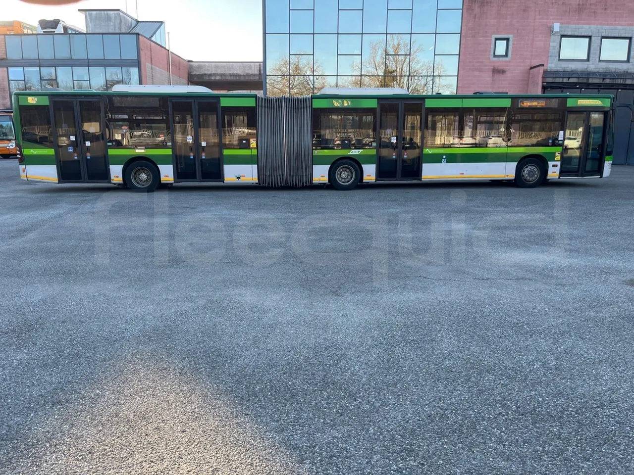 Mercedes-Benz O 530 G- 3P - Euro5 - 260kW - 17.940mt - right side doors closed