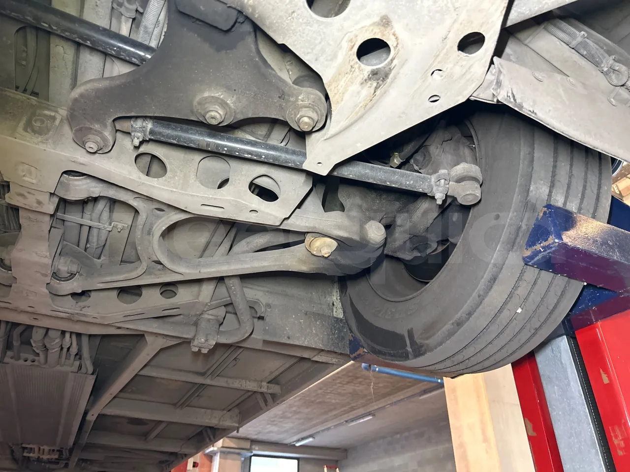 Mercedes-Benz O 530 G- 3P - Euro5 - 260kW - 17.940mt - front axle left side