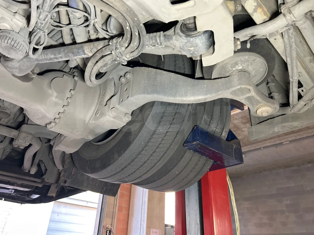 Mercedes-Benz O 530 G- 3P - Euro5 - 260kW - 17.940mt - axle 3 left side