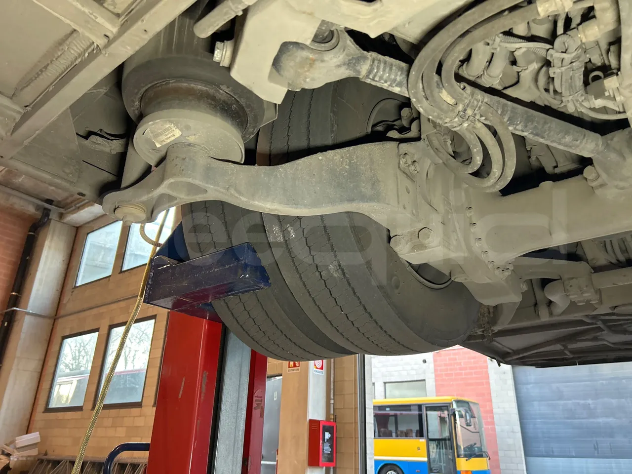 Mercedes-Benz O 530 G- 3P - Euro5 - 260kW - 17.940mt - axle 3 right side