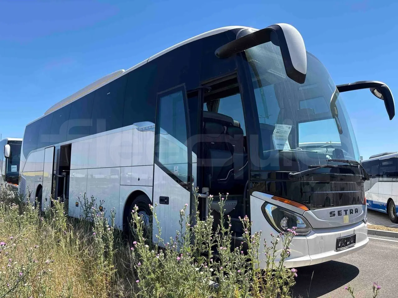 Setra S515 - 3/4 right front doors open