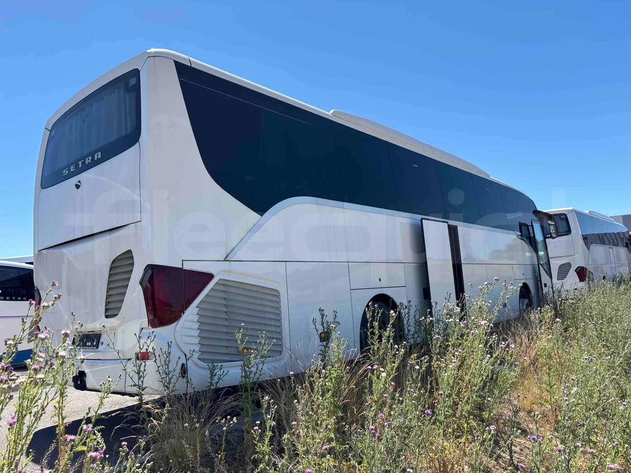 Setra S515 - 3/4 right rear doors open