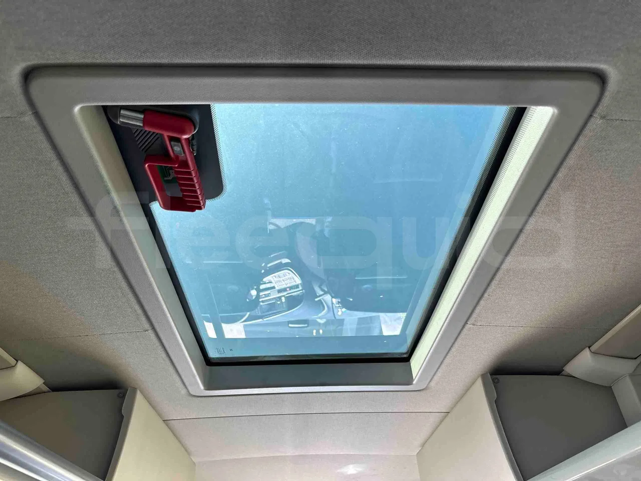 Setra S515 - roof hatch 1