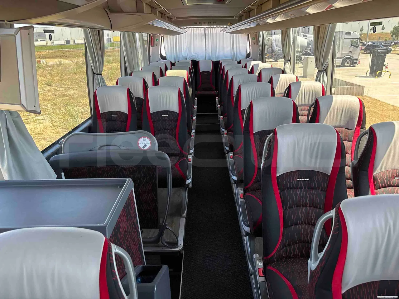 Setra S515 - reverse view middle aisle