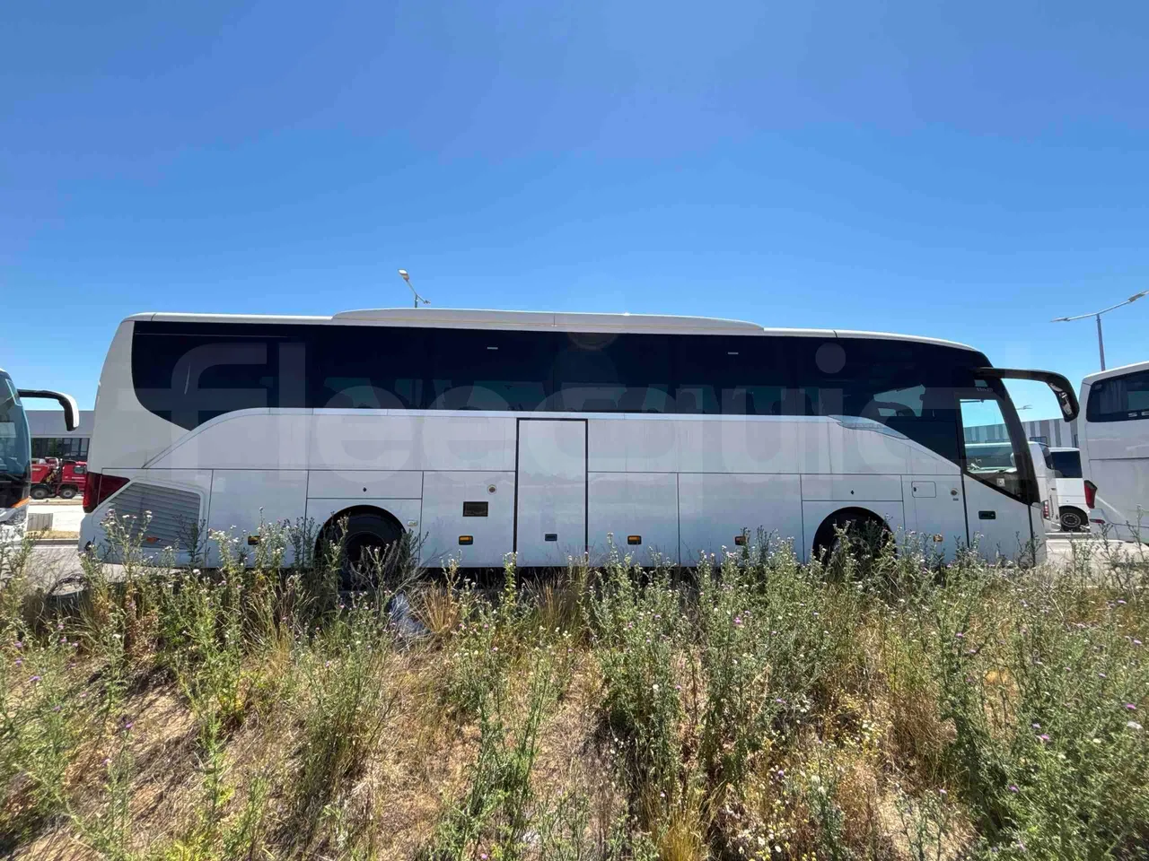 Setra S515 - right side doors closed