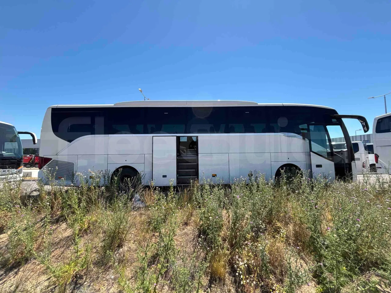 Setra S515 - right side doors open