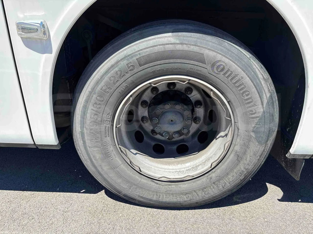 Setra S515 - rear left tire photo