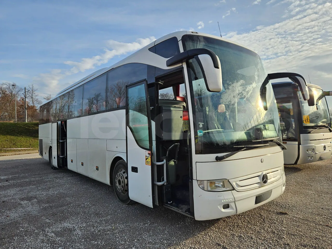 Mercedes-Benz Tourismo RHD 632 01 - EUR6 - 290kW - 12.140m - 3/4 right front doors open