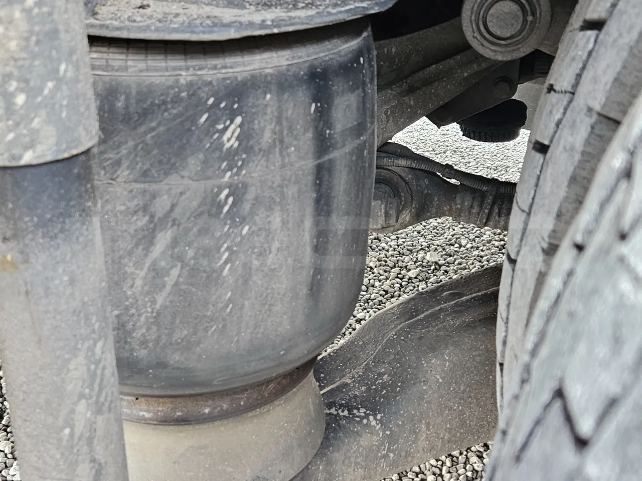 Mercedes-Benz Tourismo RHD 632 01 - EUR6 - 290kW - 12.140m - axel 2 air springs 1 left