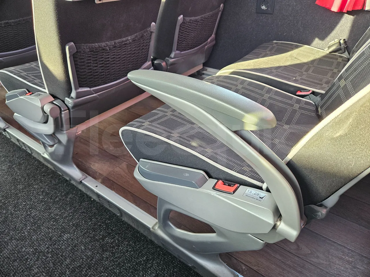 Mercedes-Benz Tourismo RHD 632 01 - EUR6 - 290kW - 12.140m - armrest detail photo