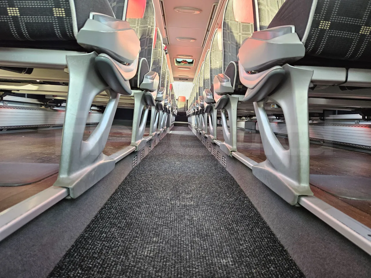 Mercedes-Benz Tourismo RHD 632 01 - EUR6 - 290kW - 12.140m - seat brackets photo