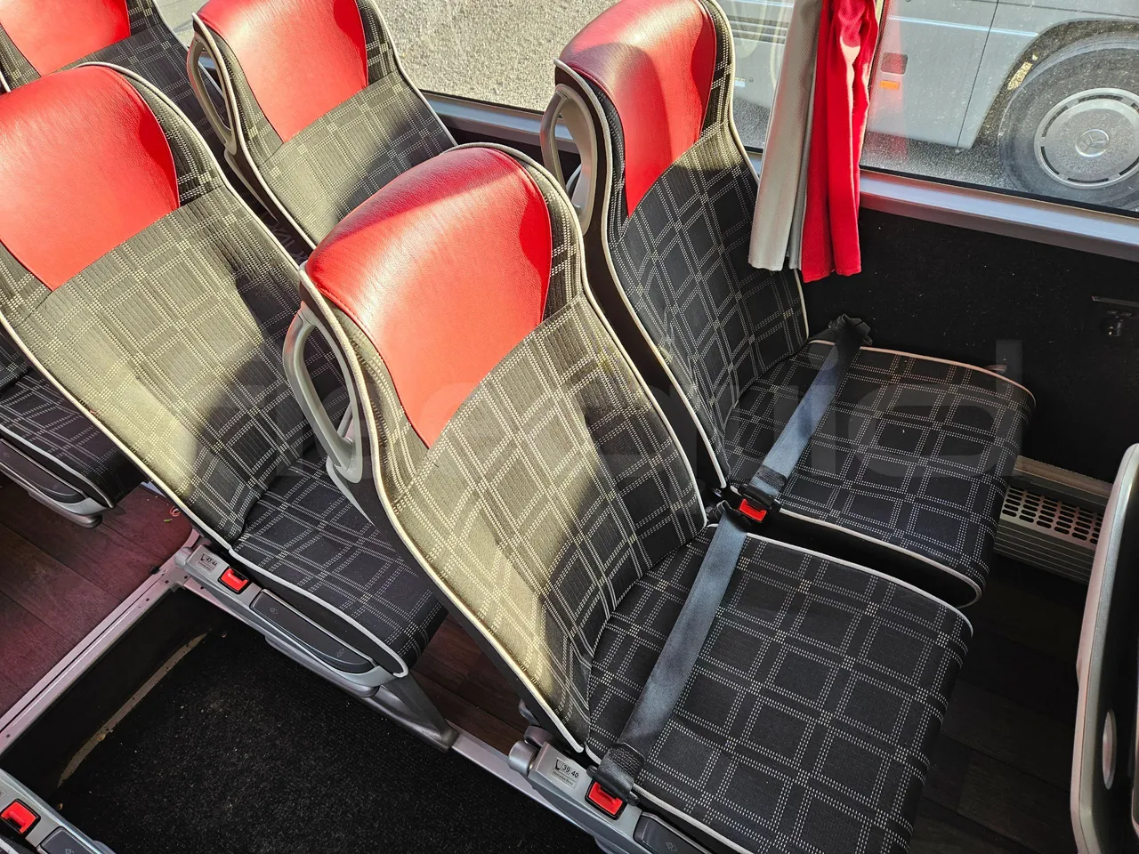 Mercedes-Benz Tourismo RHD 632 01 - EUR6 - 290kW - 12.140m - central seat safety belt