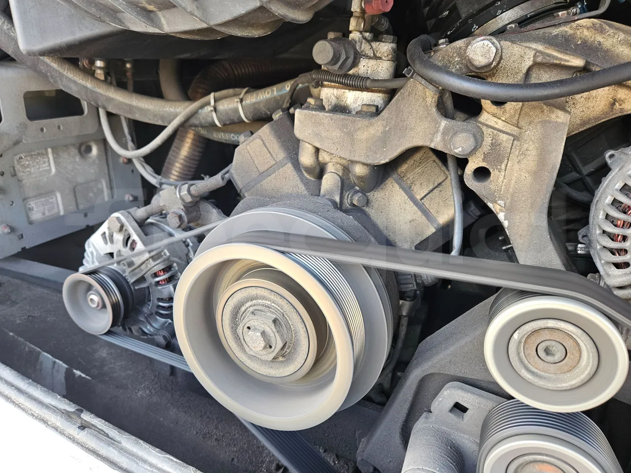 Mercedes-Benz Tourismo RHD 632 01 - EUR6 - 290kW - 12.140m - air conditioning compressor