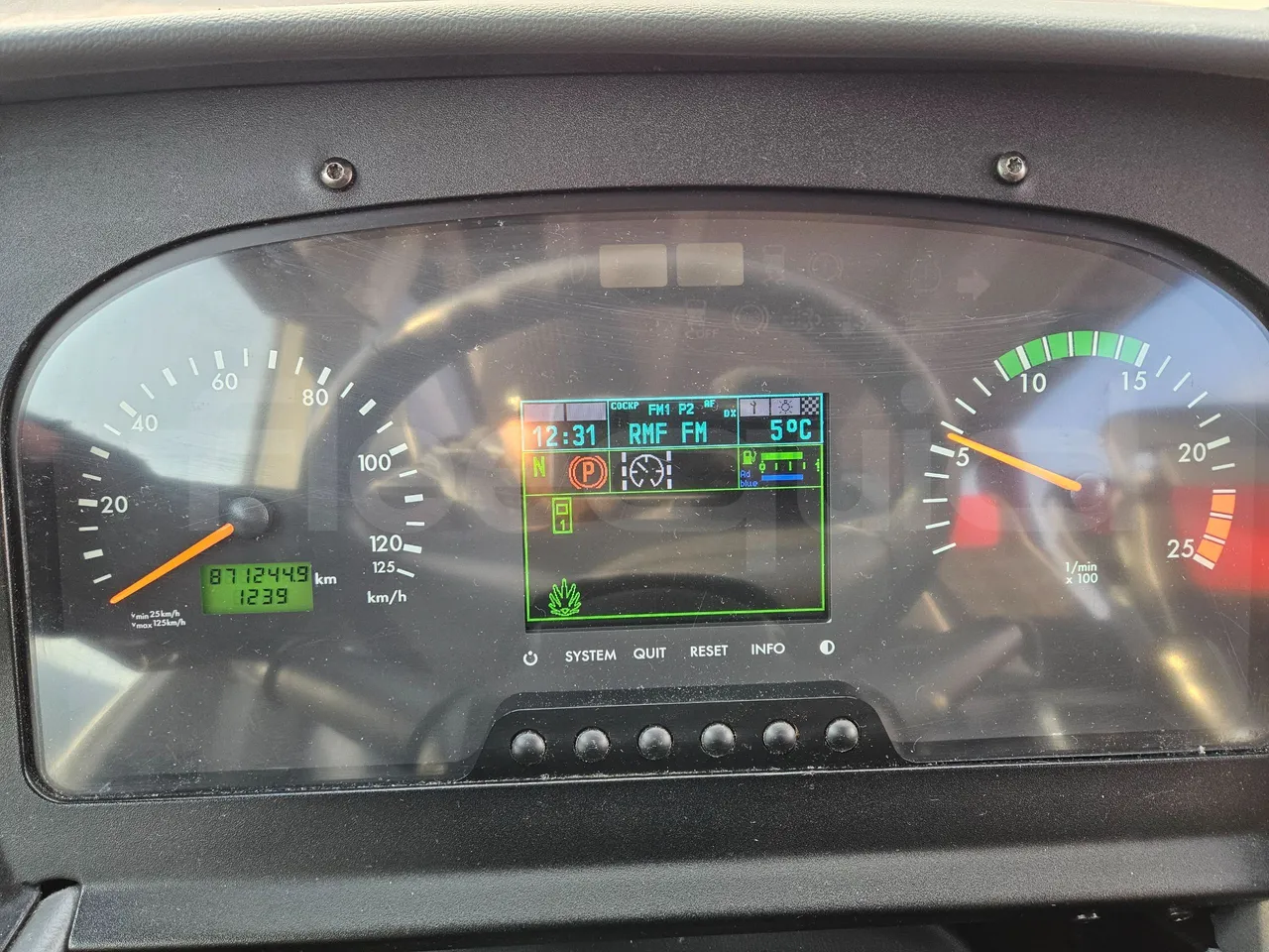 Mercedes-Benz Tourismo RHD 632 01 - EUR6 - 290kW - 12.140m - dashboard lights on