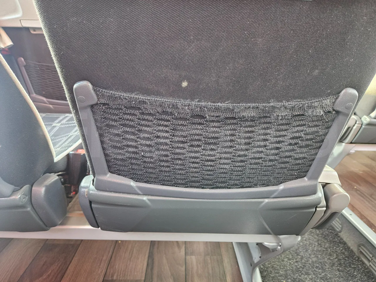 Mercedes-Benz Tourismo RHD 632 01 - EUR6 - 290kW - 12.140m - mesh detail photo