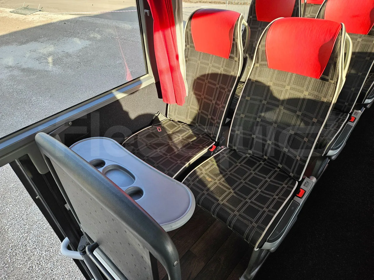 Mercedes-Benz Tourismo RHD 632 01 - EUR6 - 290kW - 12.140m - single seat detail