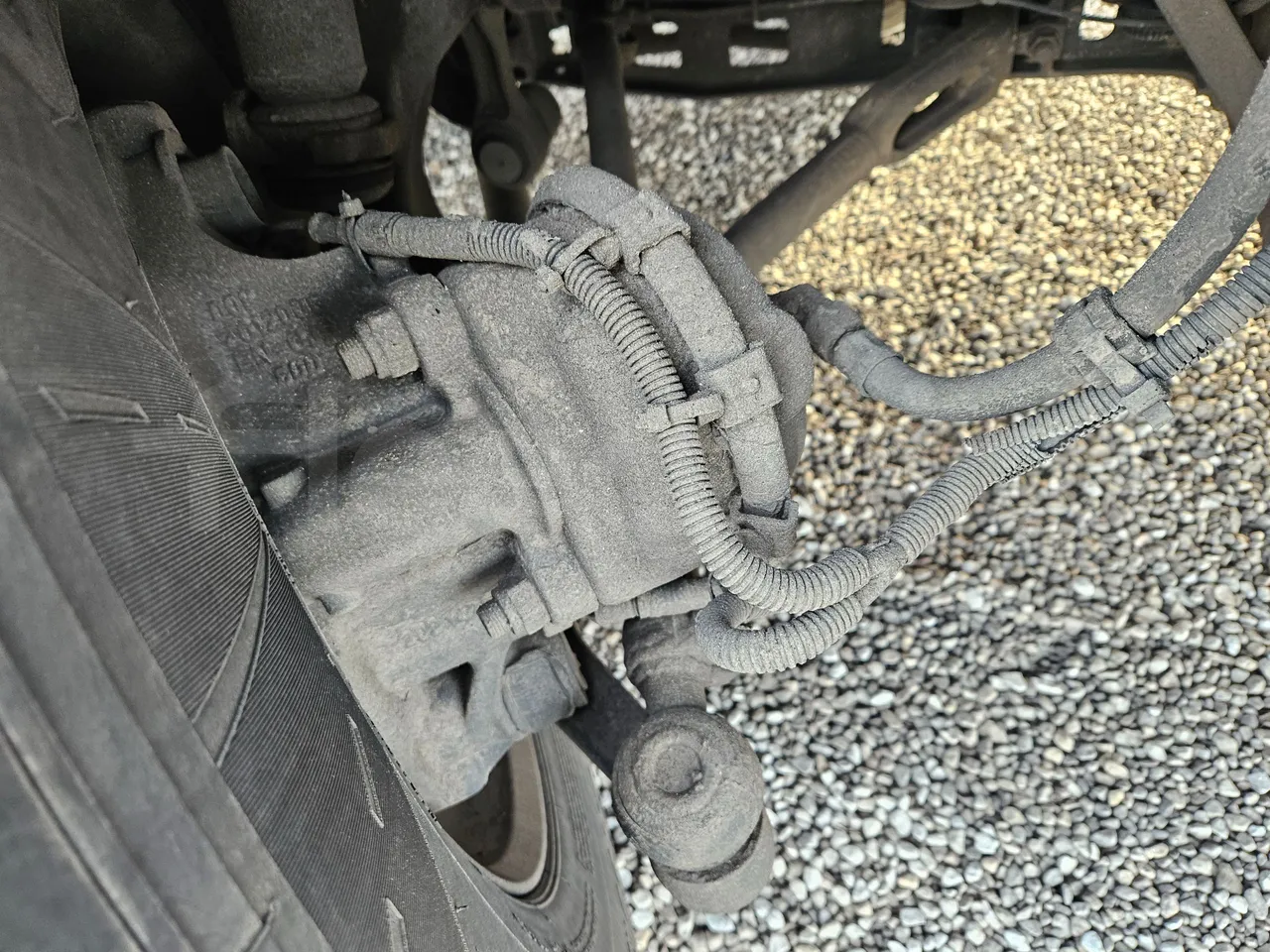 Mercedes-Benz Tourismo RHD 632 01 - EUR6 - 290kW - 12.140m - front brake calipers right