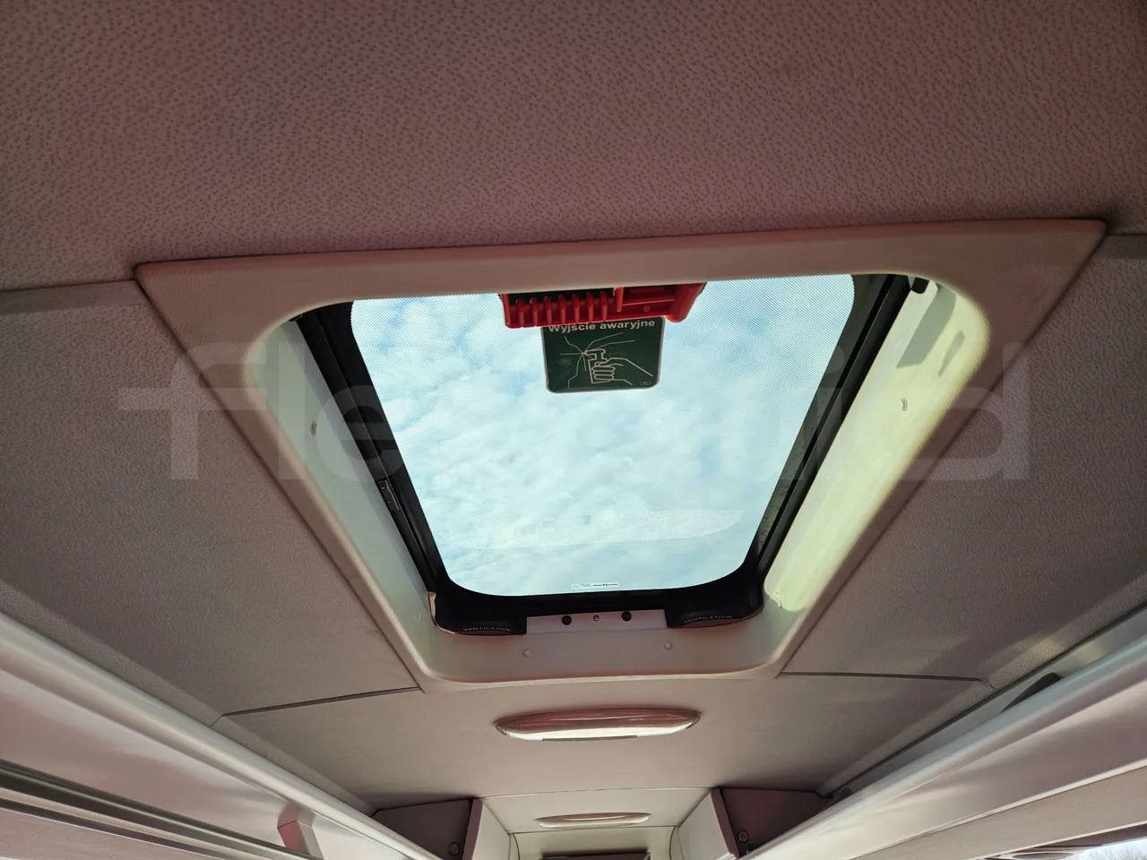 Mercedes-Benz Tourismo RHD 632 01 - EUR6 - 290kW - 12.140m - roof hatch 1