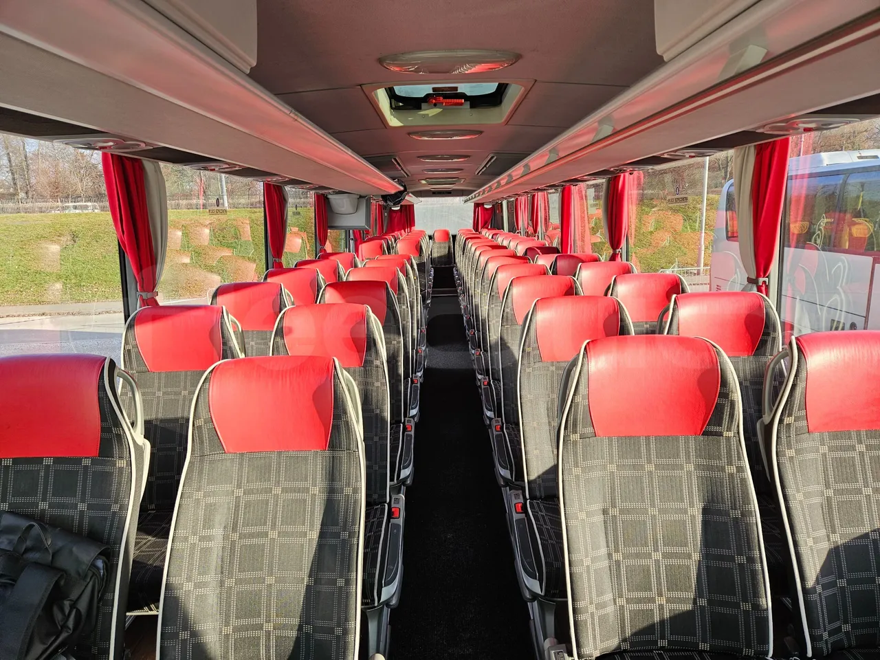 Mercedes-Benz Tourismo RHD 632 01 - EUR6 - 290kW - 12.140m - interior reverse seats driver height