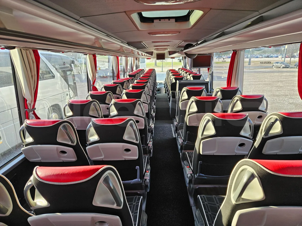 Mercedes-Benz Tourismo RHD 632 01 - EUR6 - 290kW - 12.140m - forward view all seats last row height