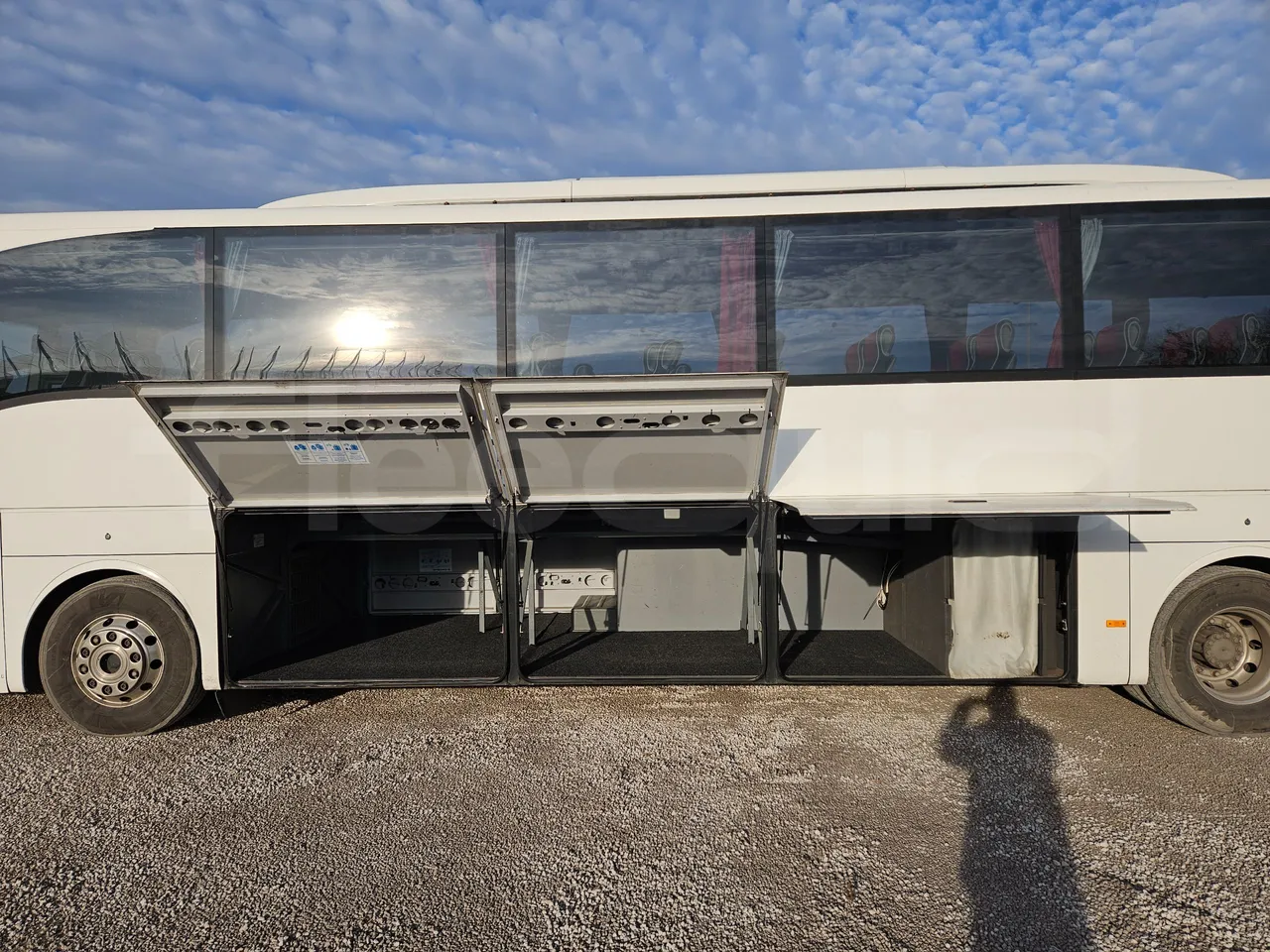 Mercedes-Benz Tourismo RHD 632 01 - EUR6 - 290kW - 12.140m - luggage rack photo