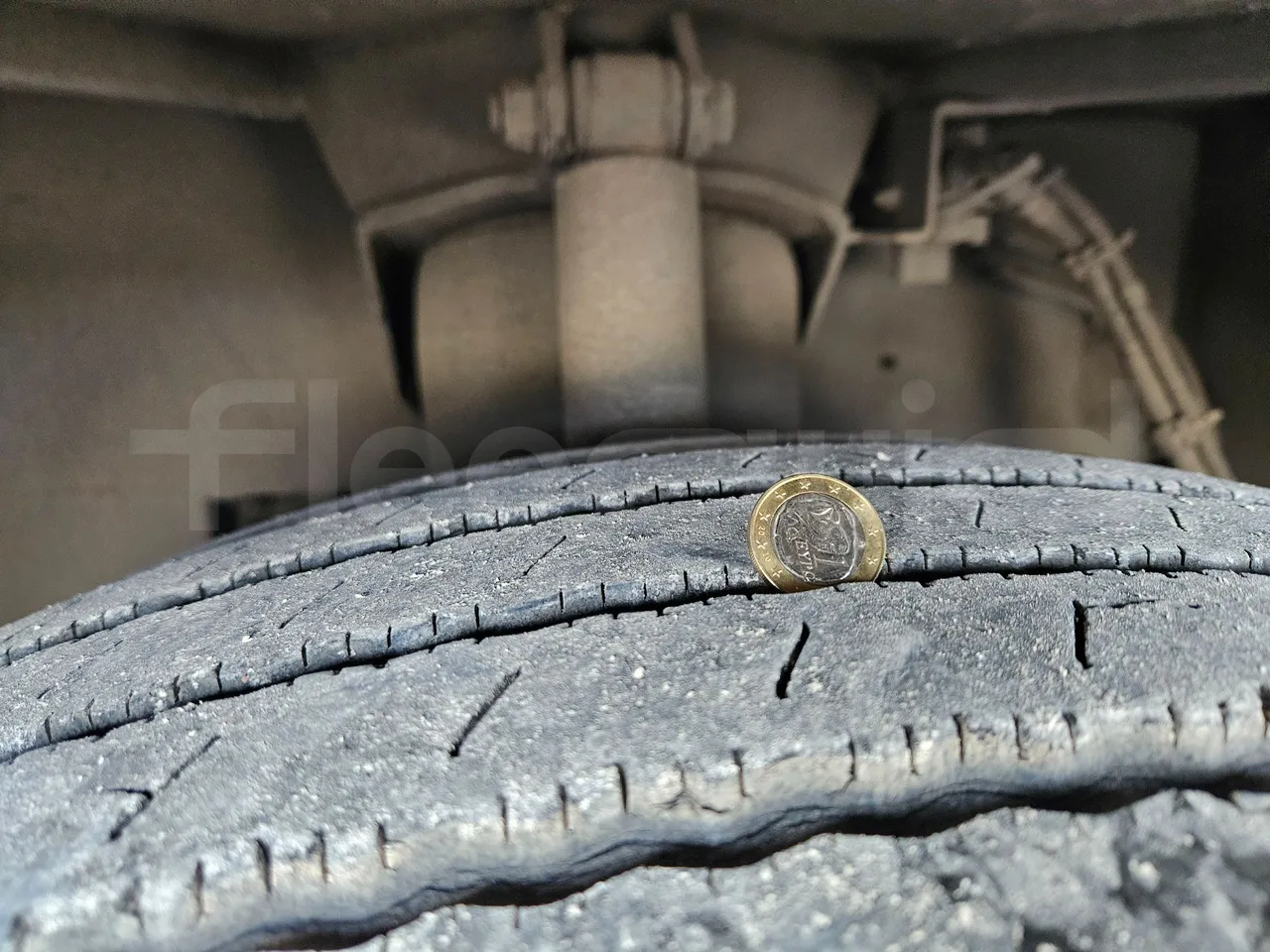 Mercedes-Benz Tourismo RHD 632 01 - EUR6 - 290kW - 12.140m - tread condition front tires right