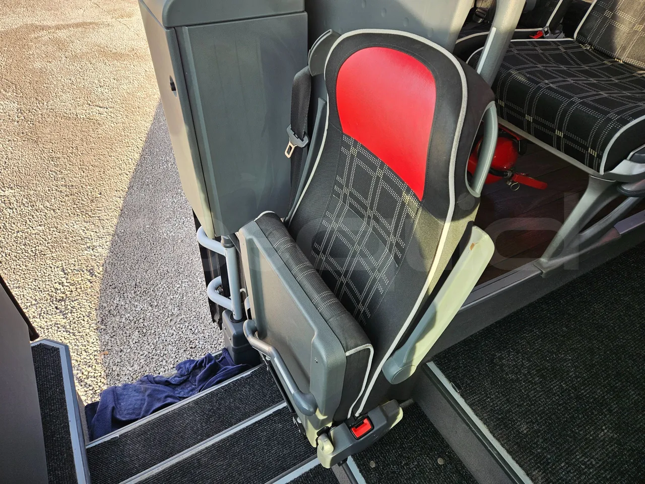 Mercedes-Benz Tourismo RHD 632 01 - EUR6 - 290kW - 12.140m - hostess seat photo