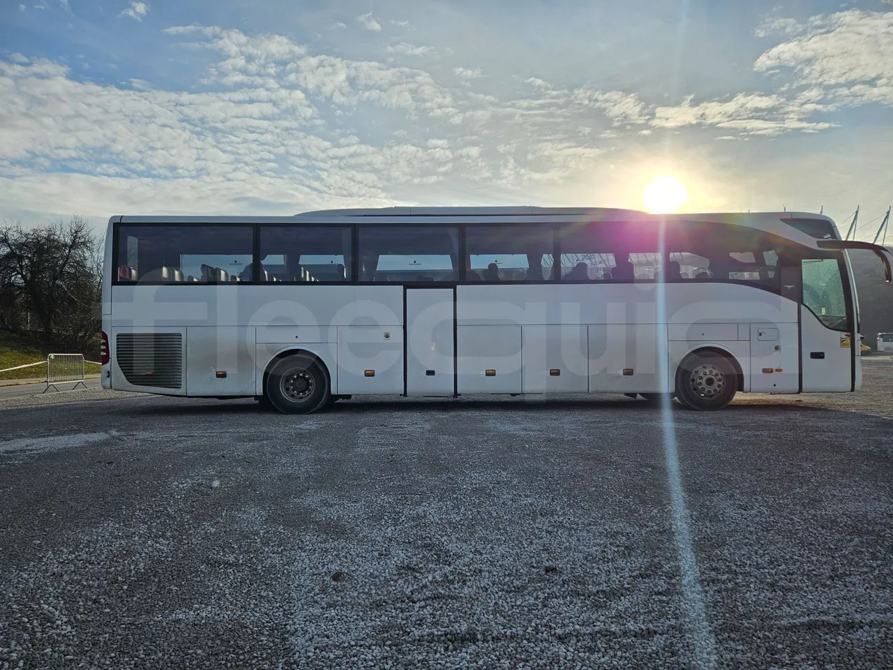 Mercedes-Benz Tourismo RHD 632 01 - EUR6 - 290kW - 12.140m - right side doors closed