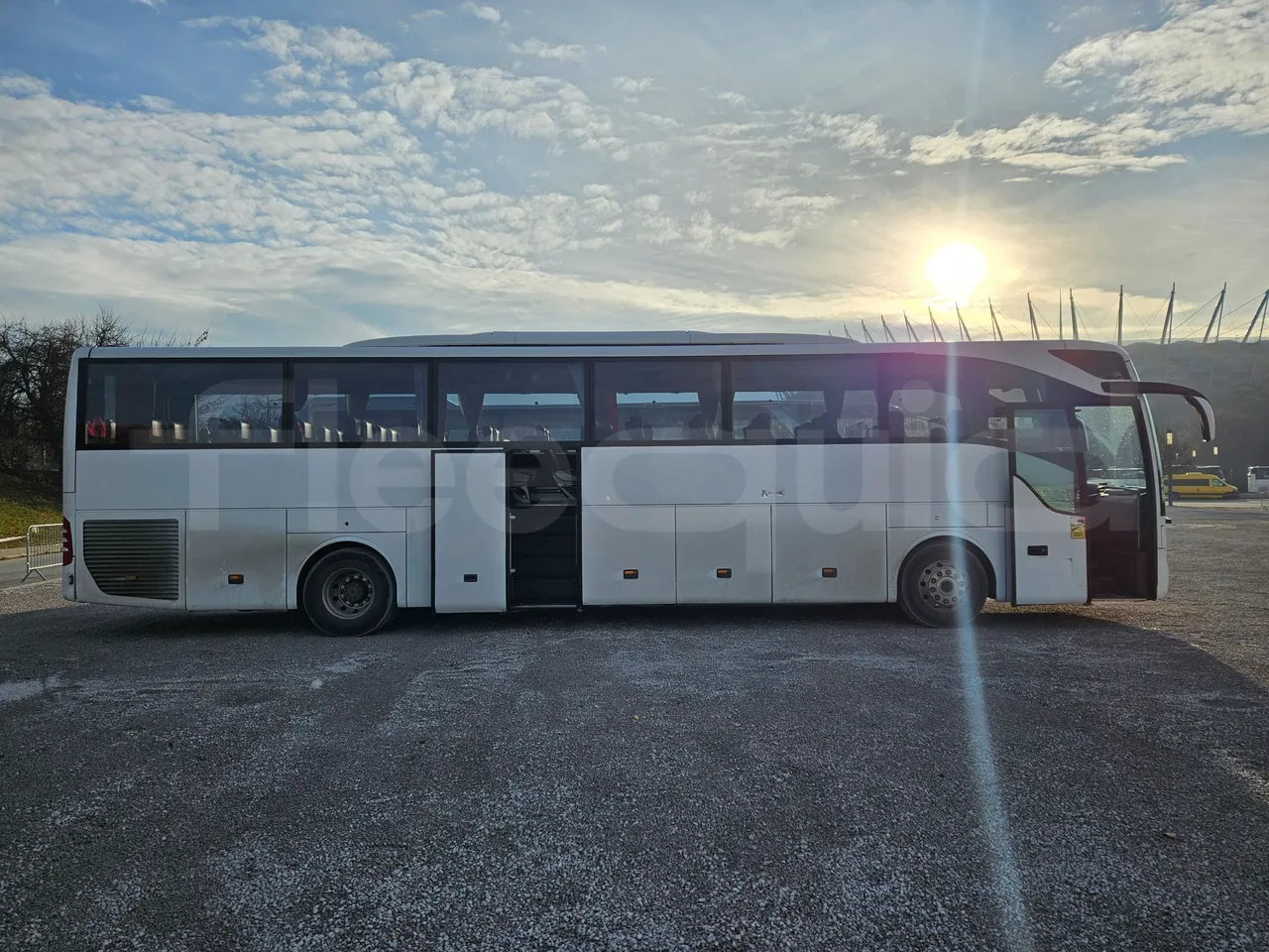 Mercedes-Benz Tourismo RHD 632 01 - EUR6 - 290kW - 12.140m - right side doors open