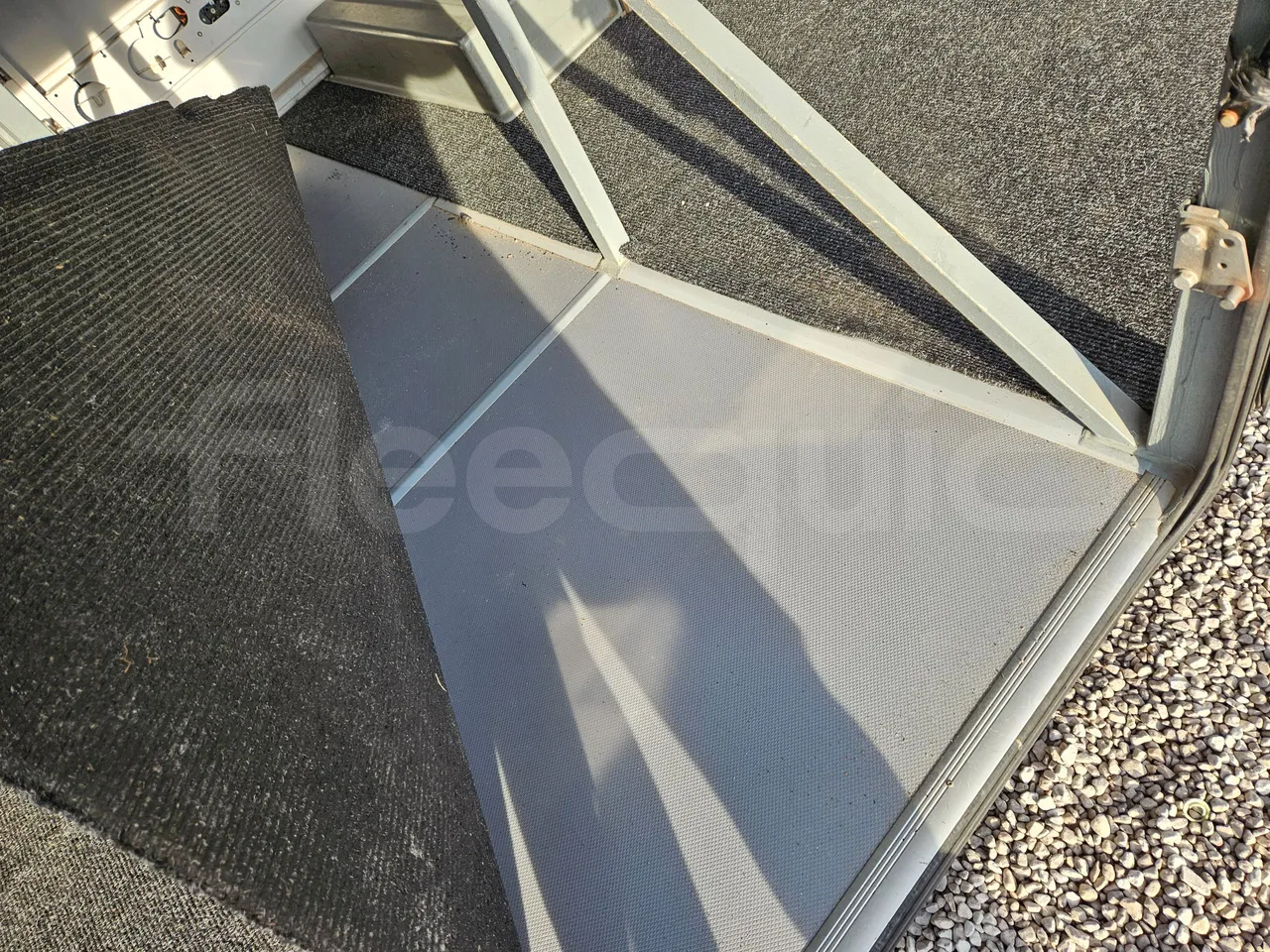 Mercedes-Benz Tourismo RHD 632 01 - EUR6 - 290kW - 12.140m - under carpet photo