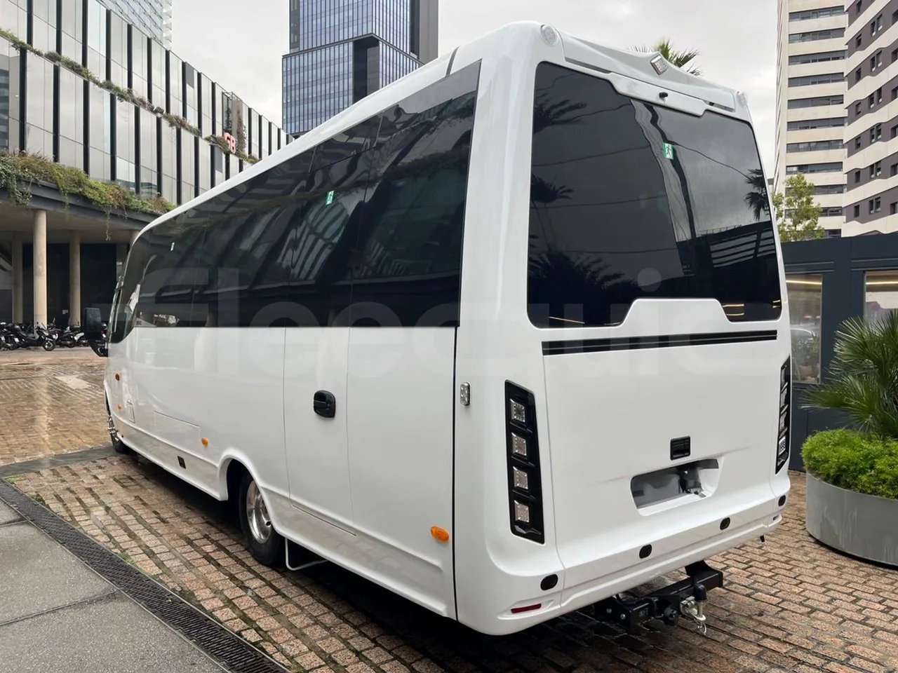 Iveco Indcar Wing/ Euro 6 - 152 Kw - 8.524 Mt - 3/4 left rear side