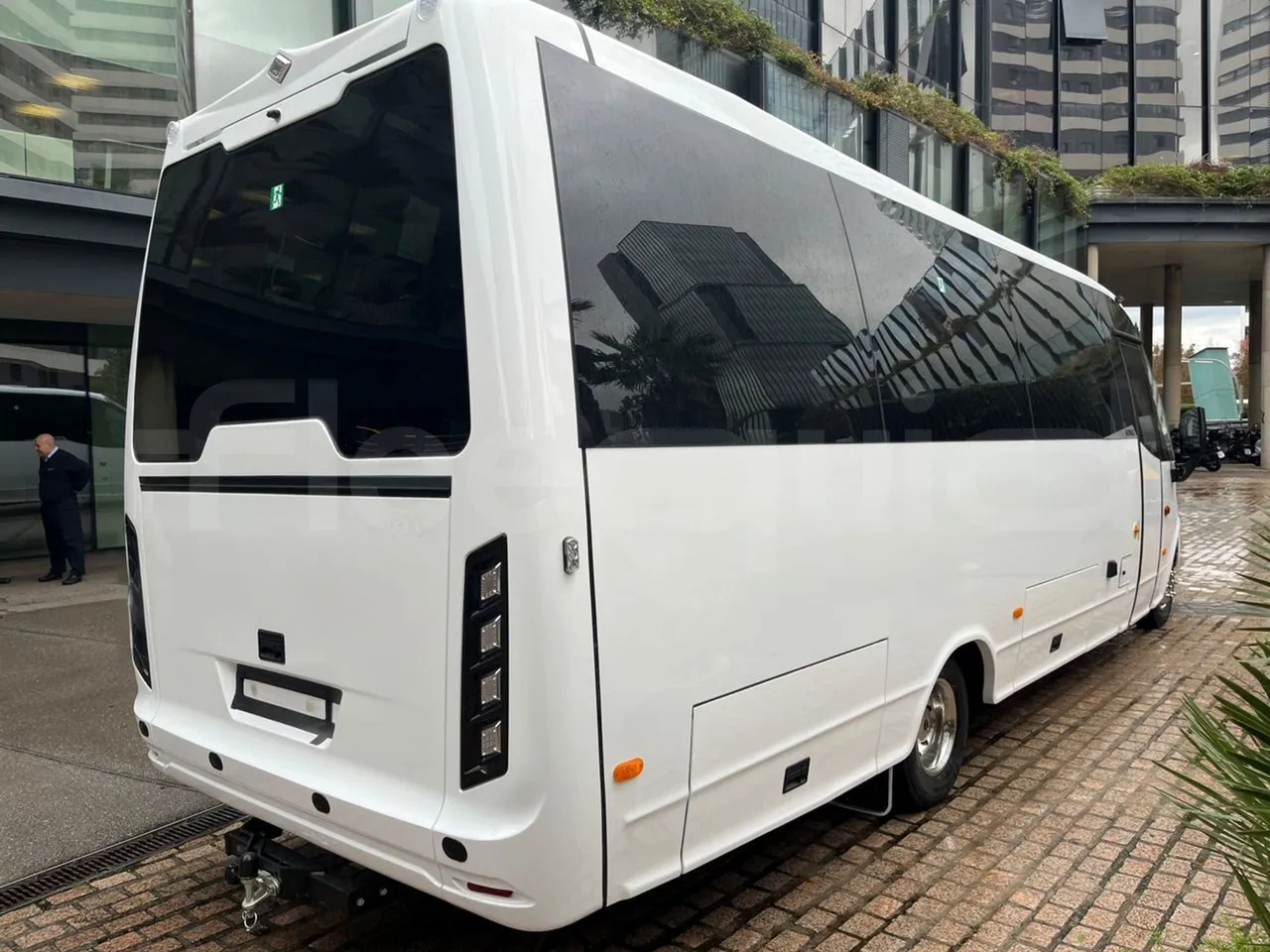 Iveco Indcar Wing/ Euro 6 - 152 Kw - 8.524 Mt - 3/4 right rear doors closed