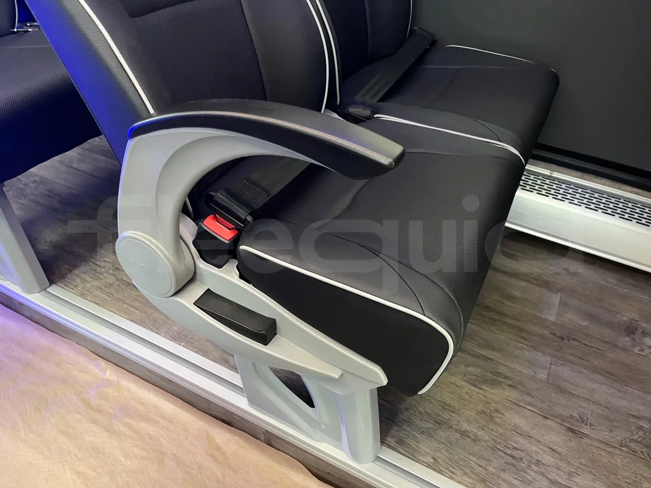 Iveco Indcar Wing/ Euro 6 - 152 Kw - 8.524 Mt - armrest detail photo