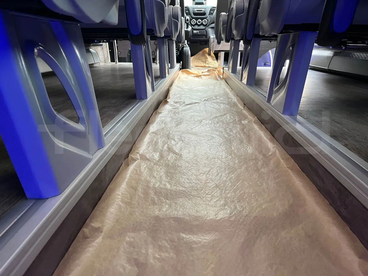 Iveco Indcar Wing/ Euro 6 - 152 Kw - 8.524 Mt - seat brackets photo