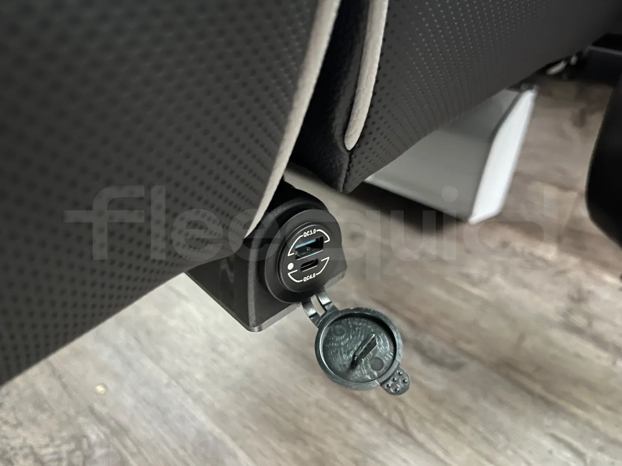 Iveco Indcar Wing/ Euro 6 - 152 Kw - 8.524 Mt - usb charging detail