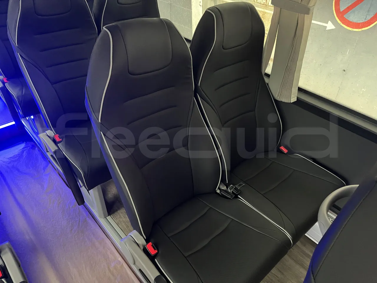 Iveco Indcar Wing/ Euro 6 - 152 Kw - 8.524 Mt - single seat detail