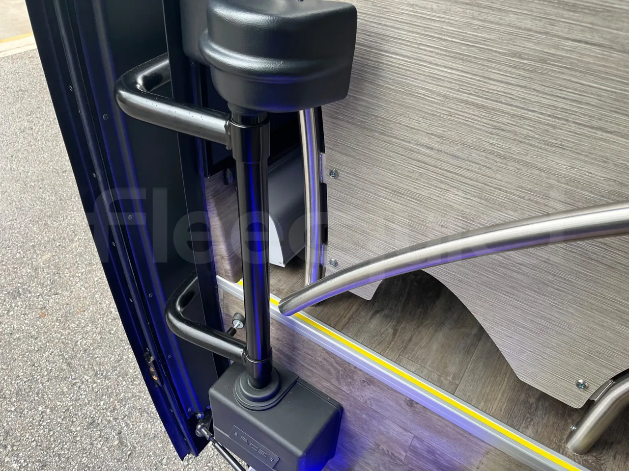 Iveco Indcar Wing/ Euro 6 - 152 Kw - 8.524 Mt - door mechanism photo