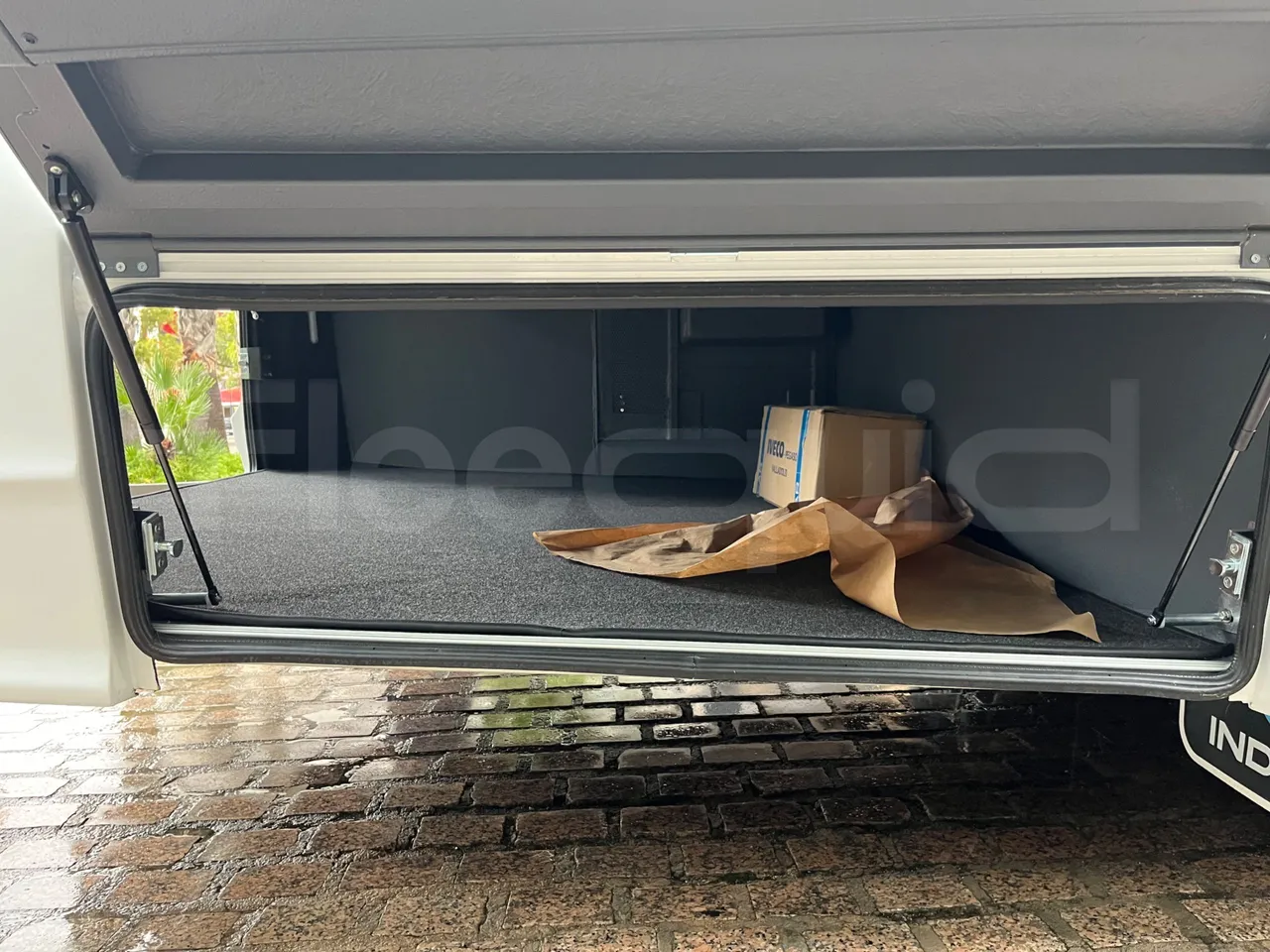 Iveco Indcar Wing/ Euro 6 - 152 Kw - 8.524 Mt - external compartments photo